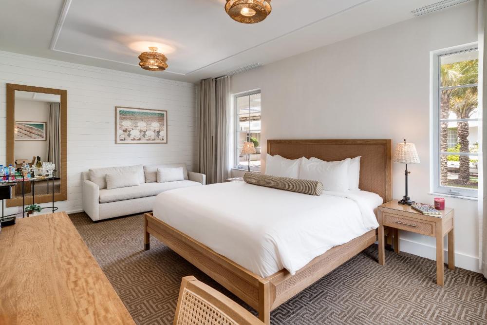Junior Suite Park View King interior
